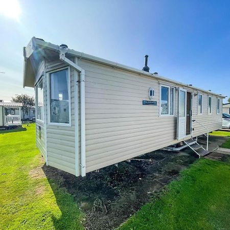 Lovely Caravan With Wifi At Broadland Sands In Suffolk Ref 20035Bs Hotel Hopton on Sea Bagian luar foto