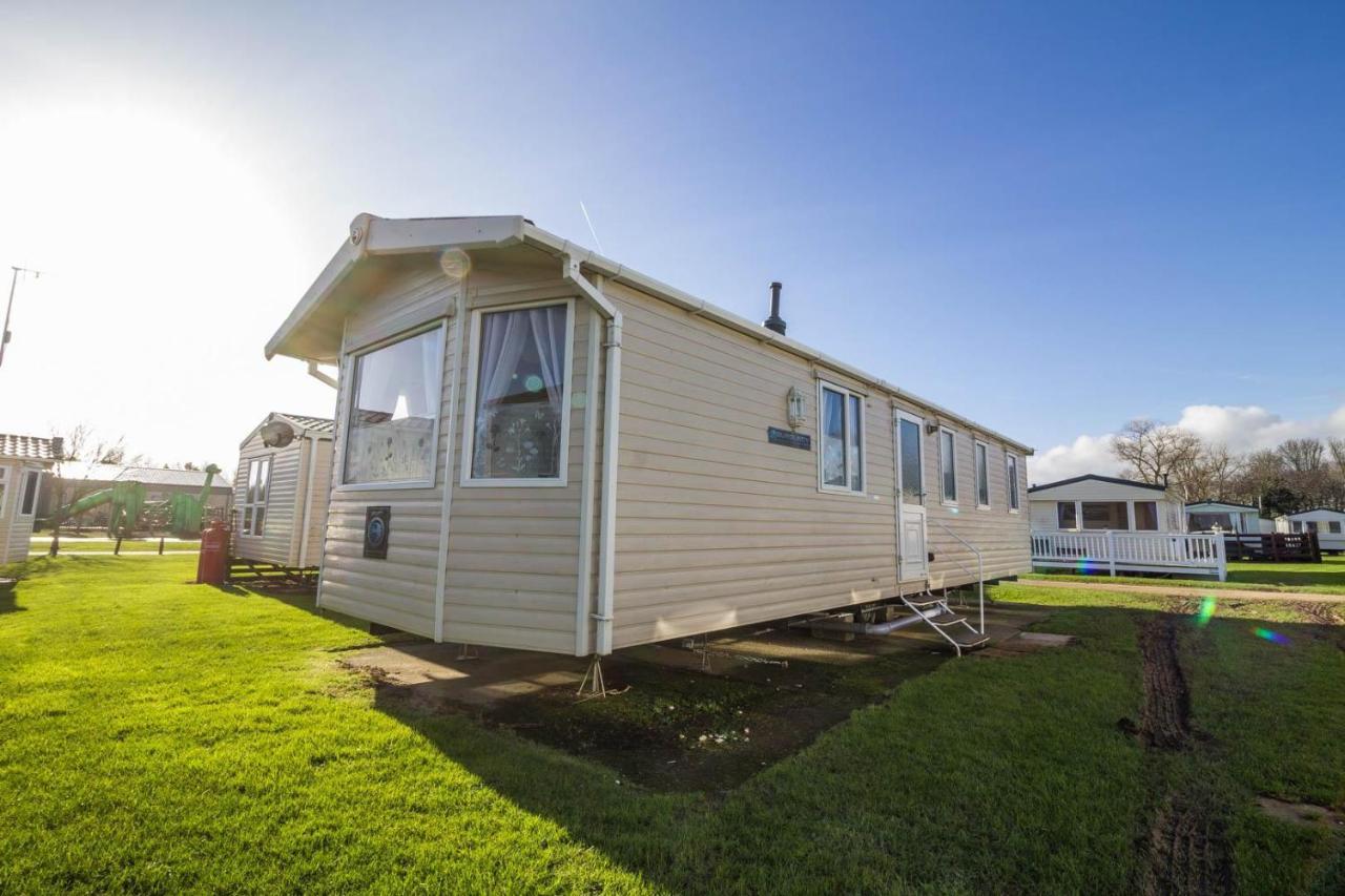 Lovely Caravan With Wifi At Broadland Sands In Suffolk Ref 20035Bs Hotel Hopton on Sea Bagian luar foto