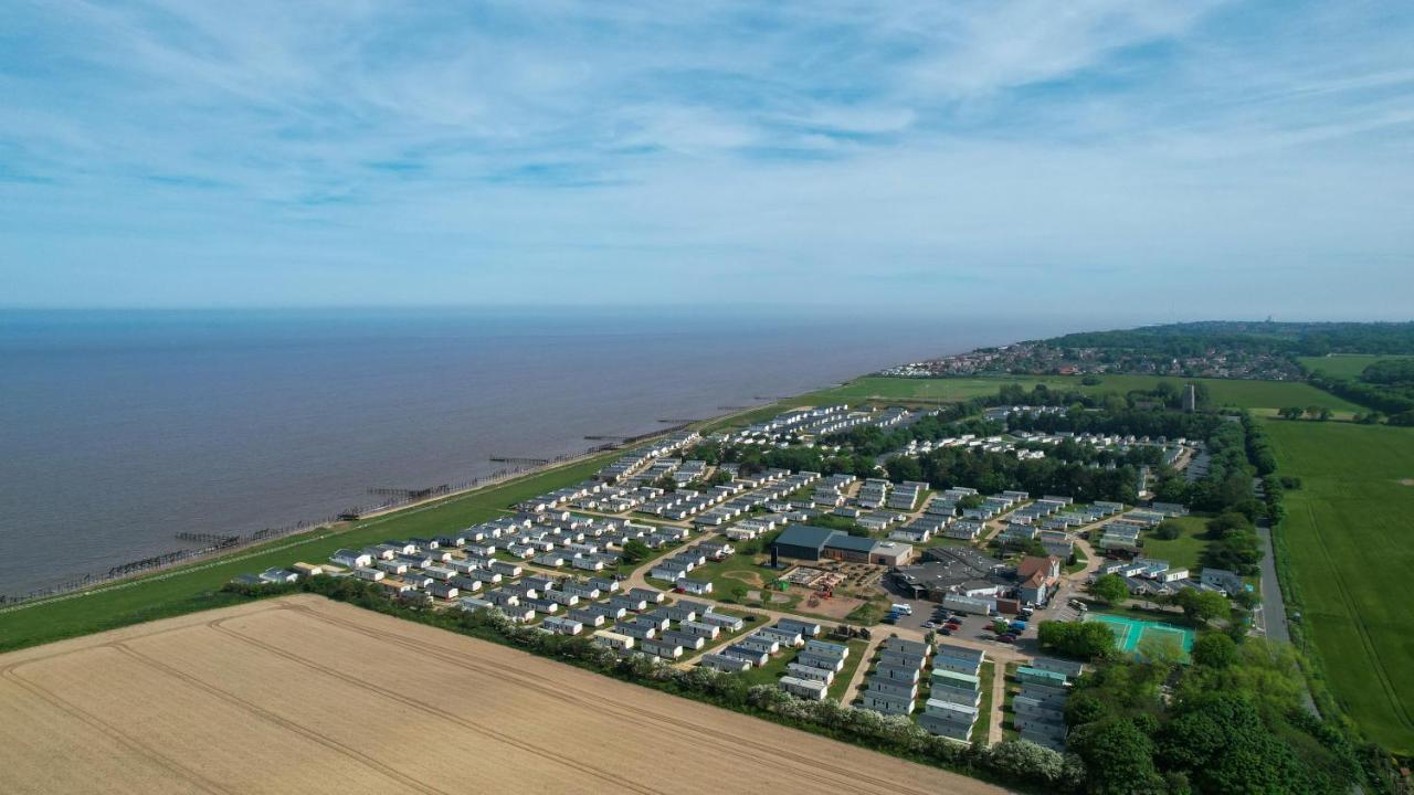 Lovely Caravan With Wifi At Broadland Sands In Suffolk Ref 20035Bs Hotel Hopton on Sea Bagian luar foto